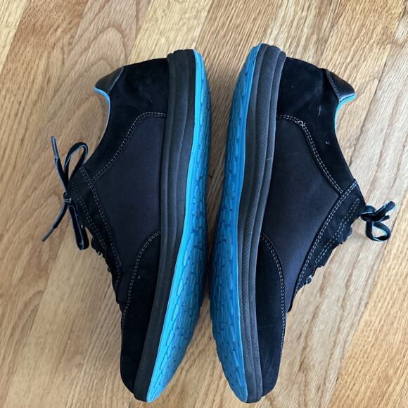 SAS SPORTY WOMEN’s SZ 9 M BLACK tennis Shoe Woth Blue Soles - 107 - Picture 9 of 16